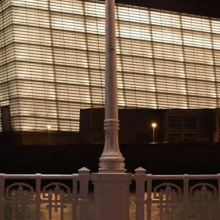 A 100 Metros De La Playa Zurriola سان سيباستيان